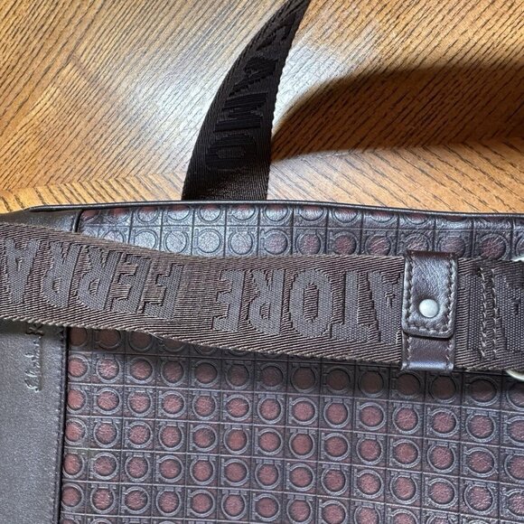 Salvatore Ferragamo shoulder bag - Picture 1 of 6